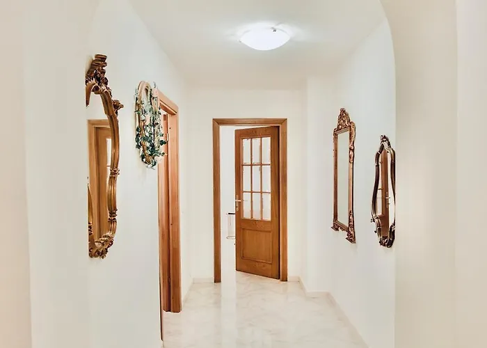 Golden Luxury - San Giovanni - 3 Min To Colosseum Apartment Rom